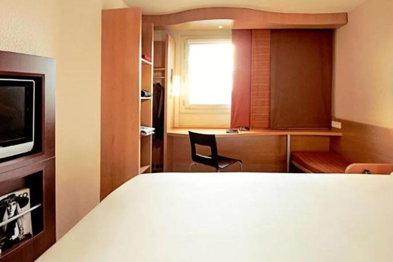 Отель Ibis Barcelona Santa Coloma Santa Coloma de Gramenet Экстерьер фото