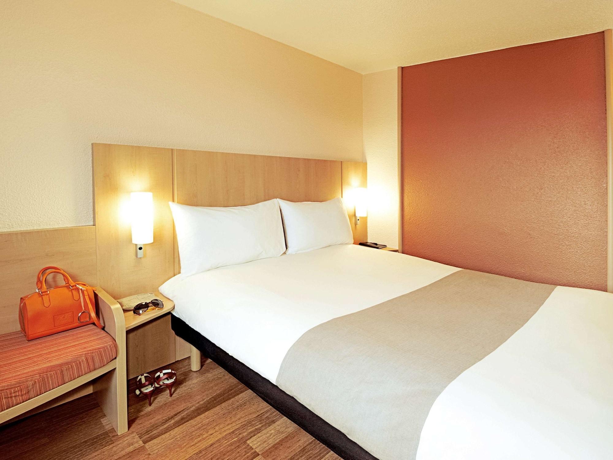 Отель Ibis Barcelona Santa Coloma Santa Coloma de Gramenet Экстерьер фото