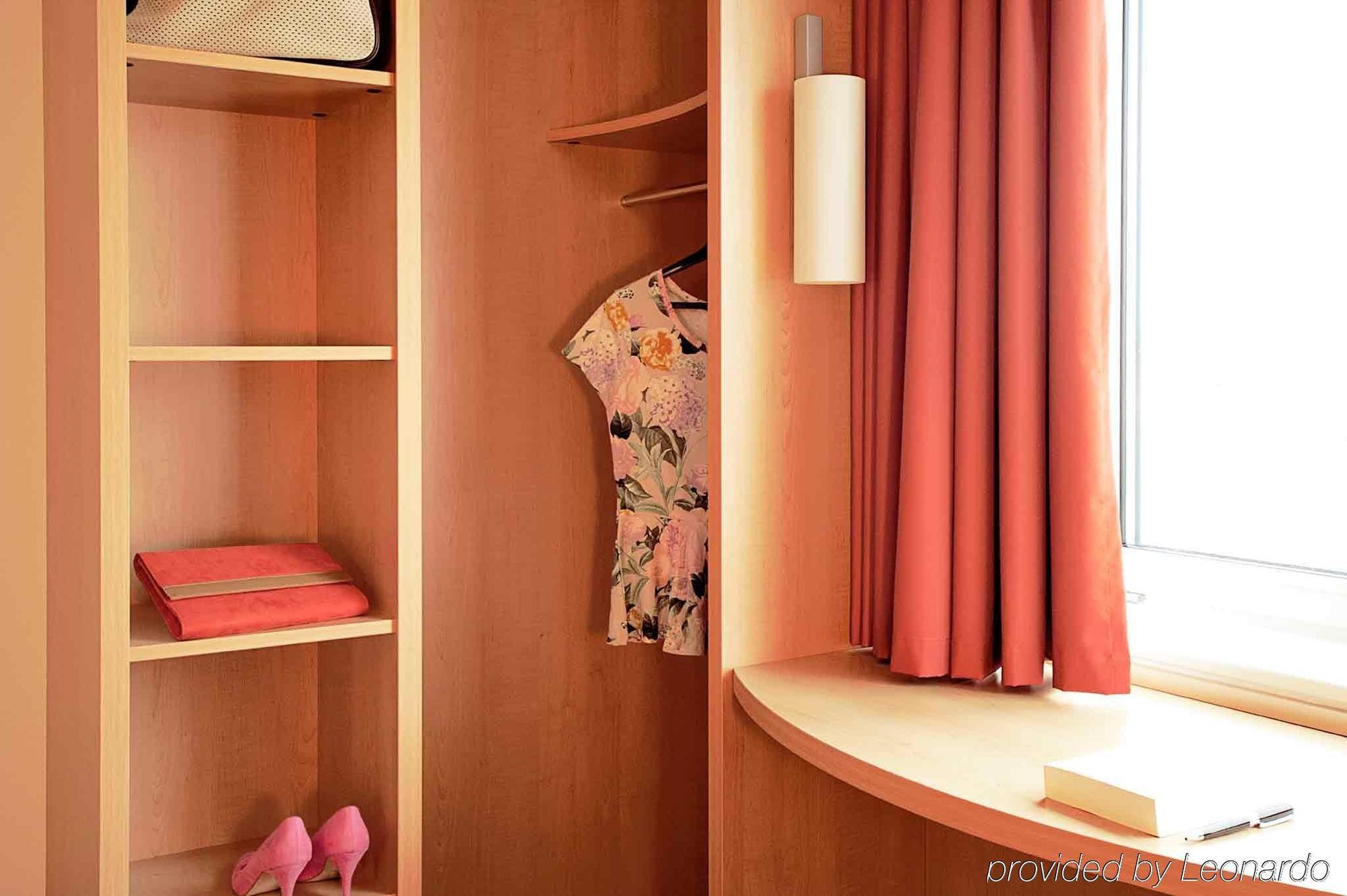 Отель Ibis Barcelona Santa Coloma Santa Coloma de Gramenet Экстерьер фото