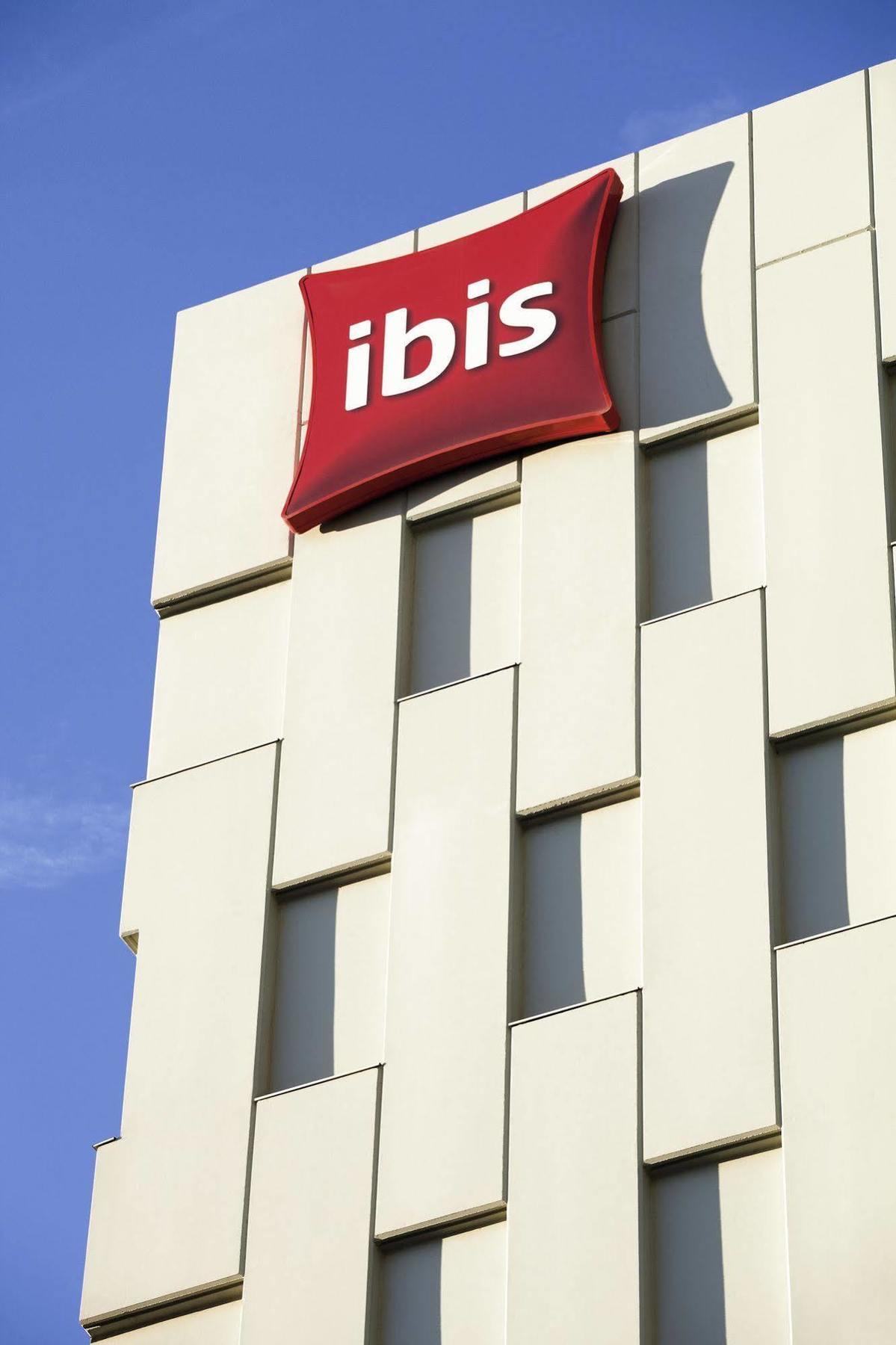Отель Ibis Barcelona Santa Coloma Santa Coloma de Gramenet Экстерьер фото